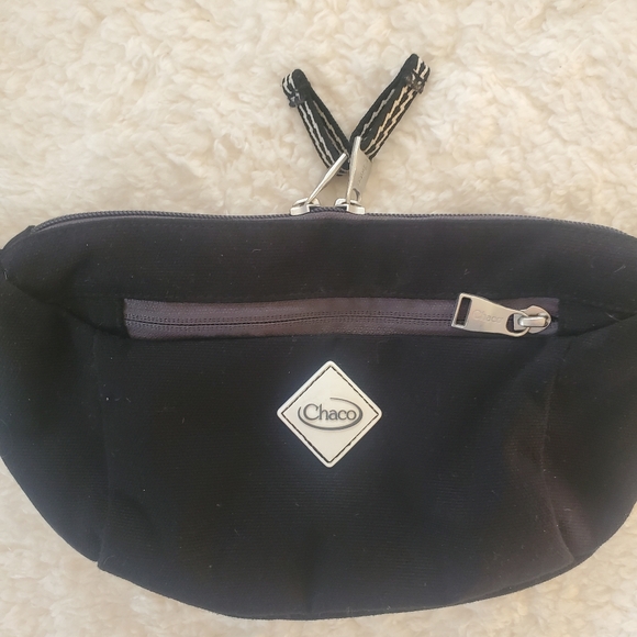 CHACO Sling/Crossbody Black Bag - Picture 2 of 8